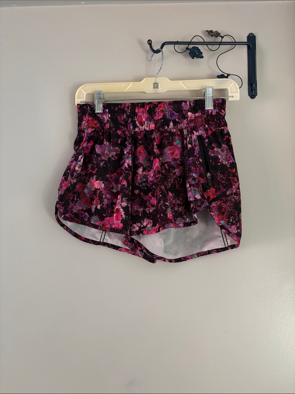 LULULEMON TRACKER SHORTS